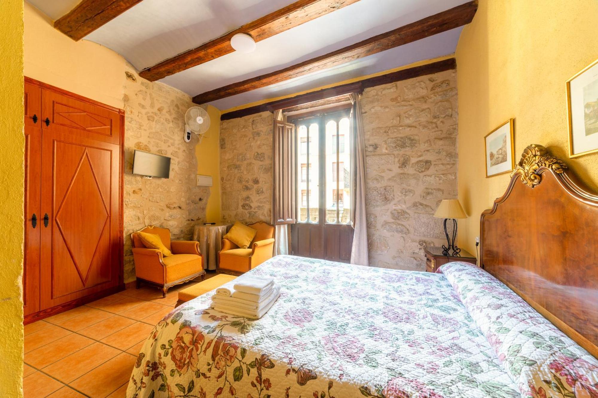 Hotel Fonda La Plaza Valderrobres Exterior foto