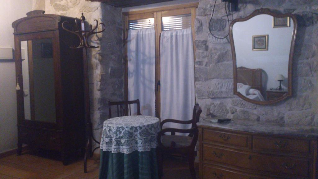 Hotel Fonda La Plaza Valderrobres Zimmer foto